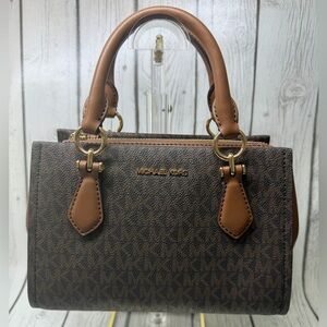 BRAND NEW Michael Kors Marilyn Small Signature Logo Messenger Bag